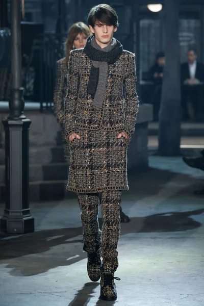 Look 28